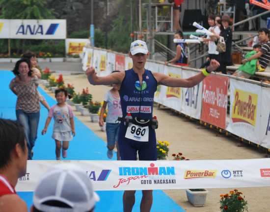 Dirk Baelus wint agegroup M30-34 in IronMan Japan