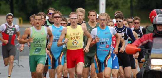Bart Aernouts wint ITU-dutriatlon in Brno