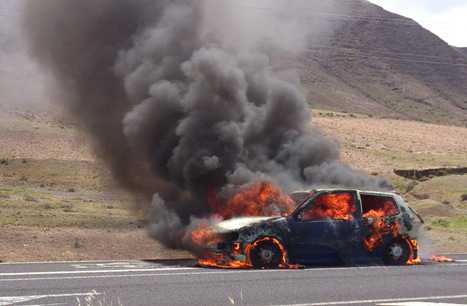 Auto Jim Thijs brandt volledig uit