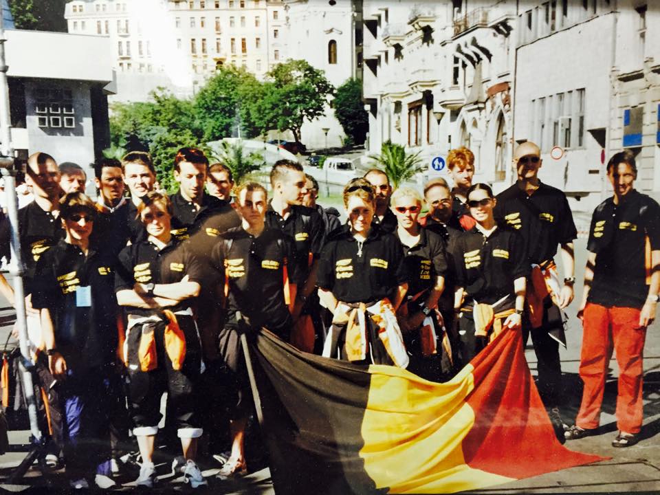 Eddy helemaal achteraan links, met de Belgische ploeg in 2001 op het EK in Carlsbad