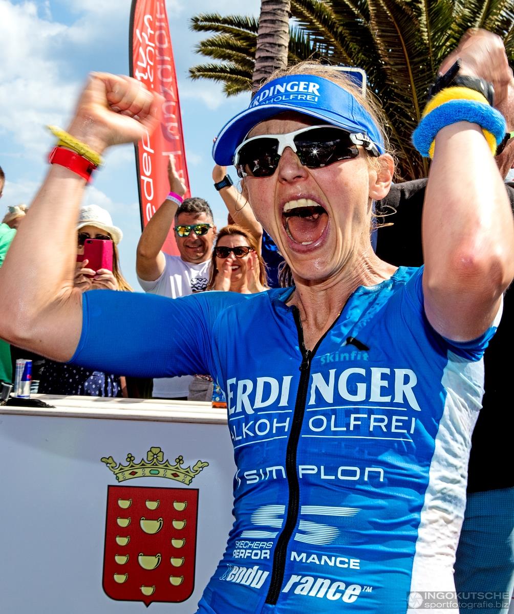 Lucy Gossage wint de Ironman Lanzarote (foto: Ingo Kutsche)