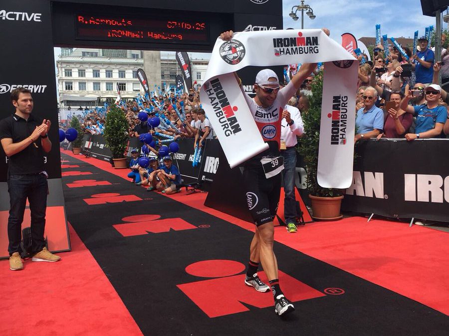 Bart Aernouts wint ingekorte Ironman Hamburg