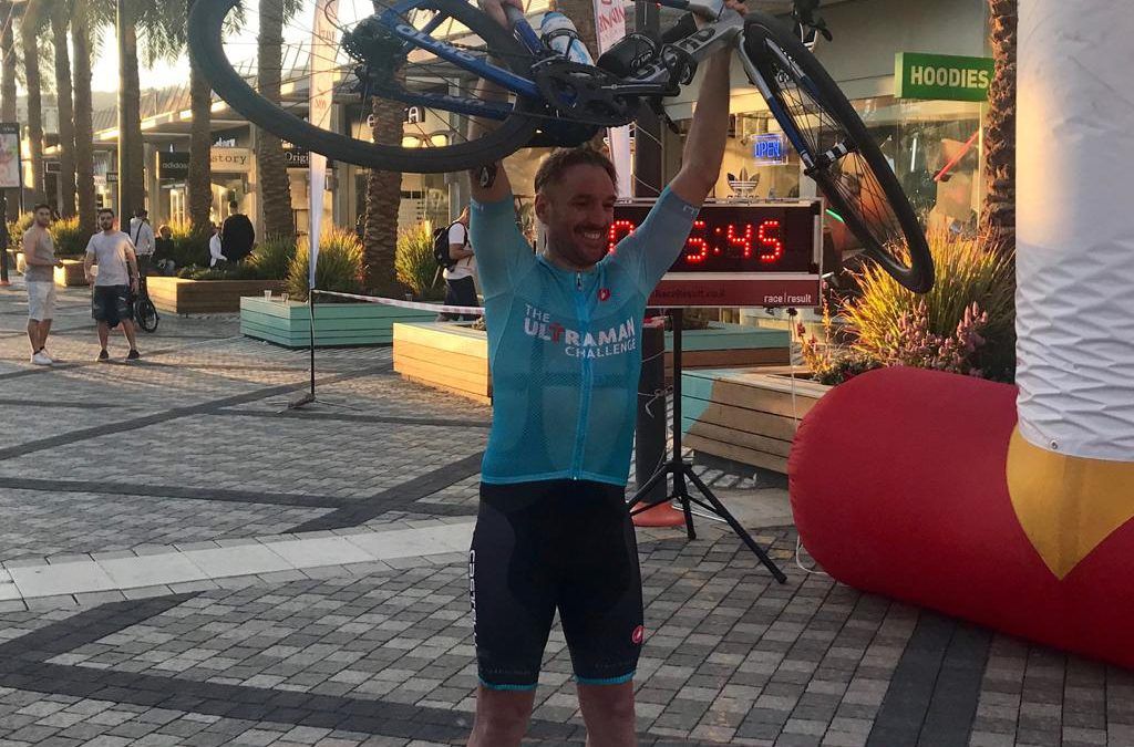 Na 23 maanden triatlon finisht Nico De Neef derde in Ultraman Challenge Israel