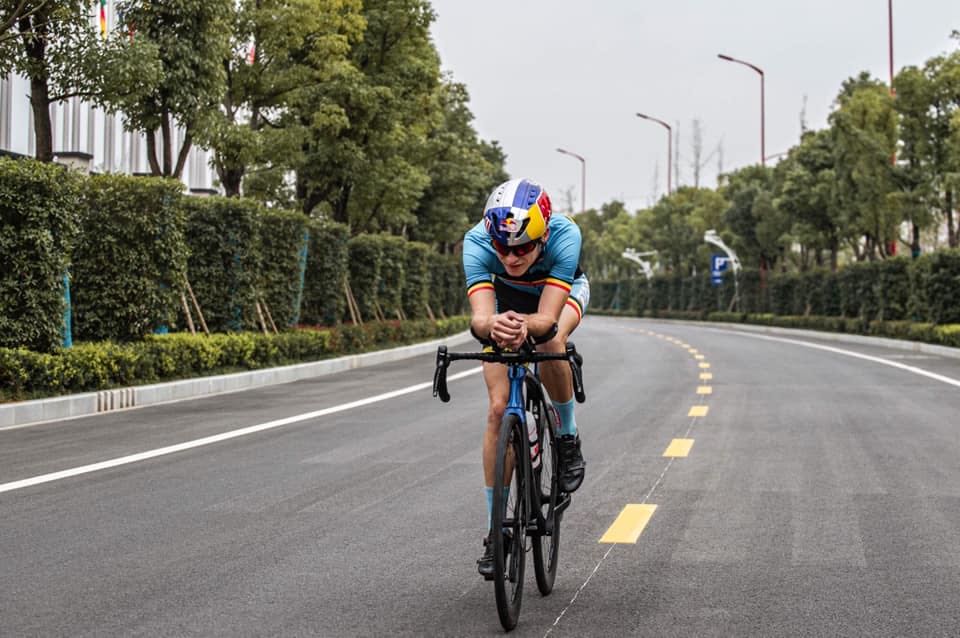Marten Van Riel: eerst goud pakken op wereldspelen en dan weer naar China voor debuut op halve triatlon