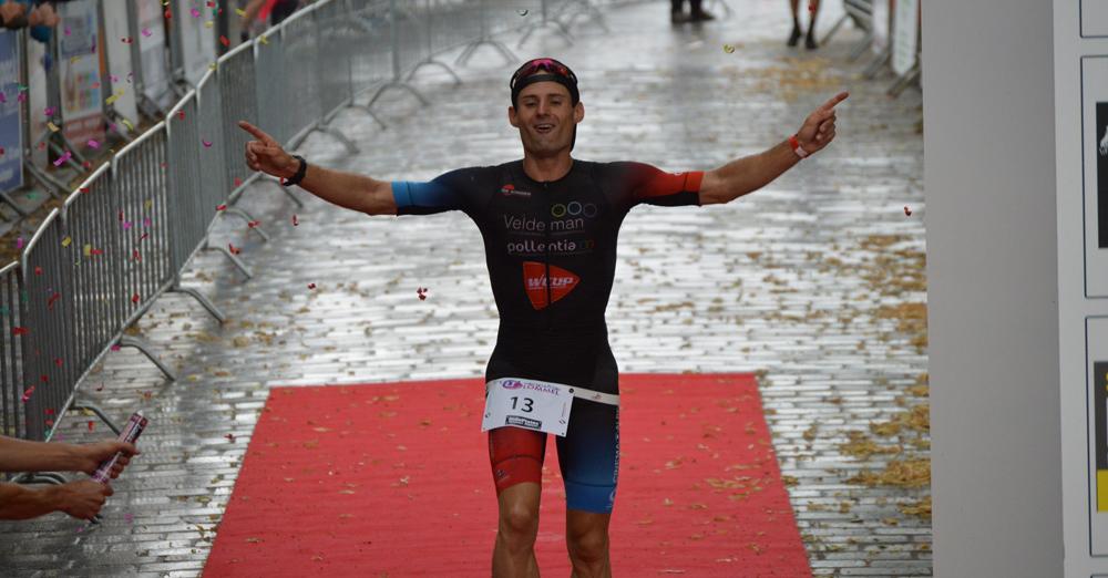 Pamphiel Pareyn en Katrien Maes winnen hardbevochten triatlon van Lommel