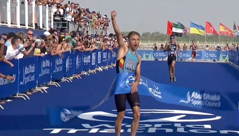 Jelle Geens wint WTCS triatlon Abu Dhabi met indrukwekkend looptempo