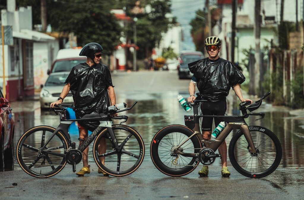 Flandriens in Cozumel, bike check-in voor Ironman-triatleten Pamphiel en Pieter