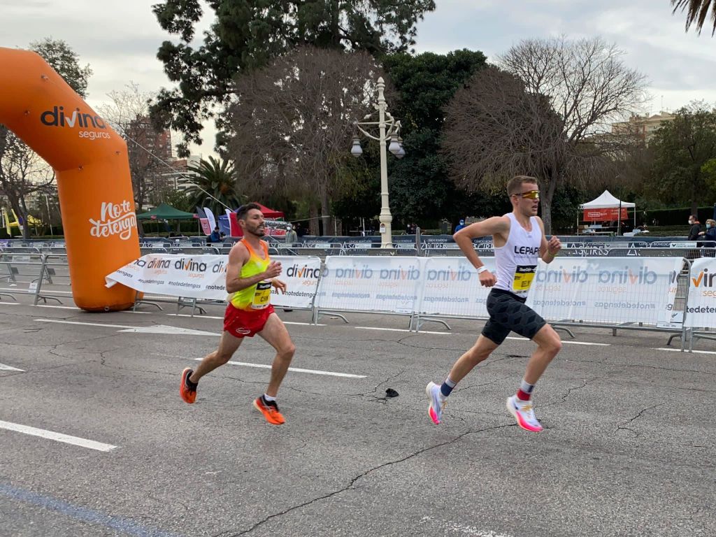 Duatleet Arnaud Dely loopt nieuw PR op 10 km in Valencia en is 5de snelste Belg ooit 3athlon.be