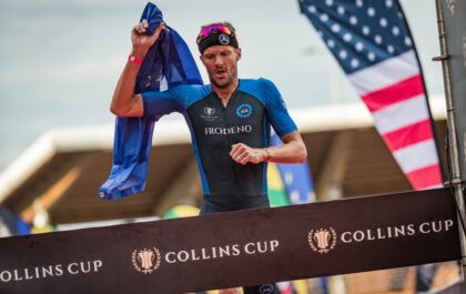 Triatleet Jan Frodeno aan de finish van de Collins Cup in Samorin (foto: PTO)