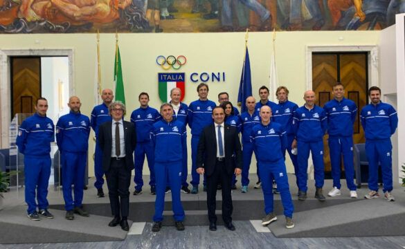 Jul Clonen (tweede van links vooraan) voorgesteld als nieuwe technisch directeur van de Italiaanse triatlon federatie (foto: FITRI)