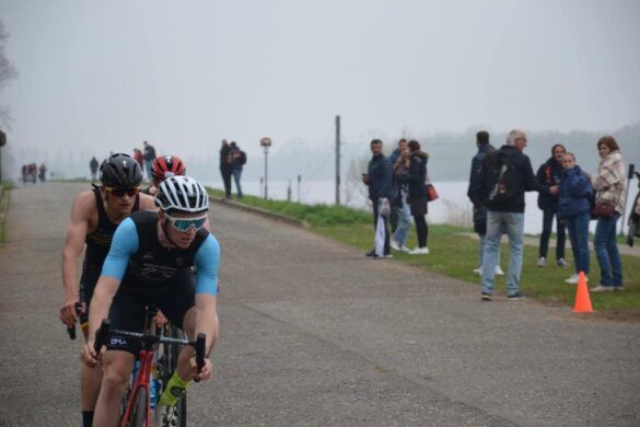 Thibaut De Smet op kop in de duatlon in Willebroek (foto: Smetties Cycling Team RR))