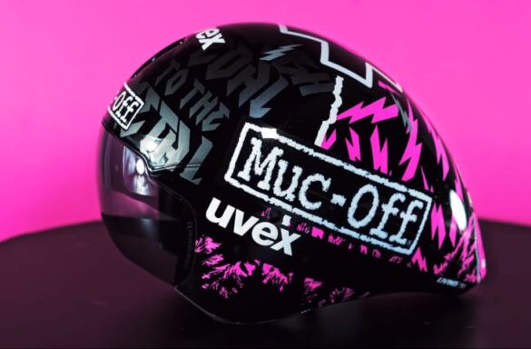 De Muc-Off Uvex heavy metal helm van triatleet Chris Leiferman (foto: 3athlon.be)