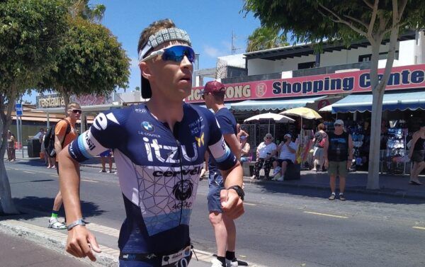 Kenneth Vandendriessche liep sterk in de afsluitende marathon en pakte de winst in de Ironman Lanzarote (foto; Marianne Wens RR)