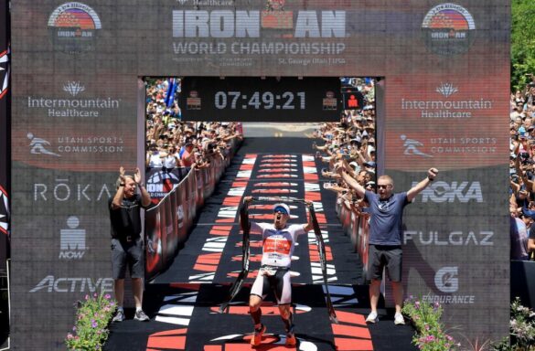 Kristian Blummenfelt pakt de overwinning in het WK Ironman (foto: Sean M. Haffey/Getty Images for IRONMAN)