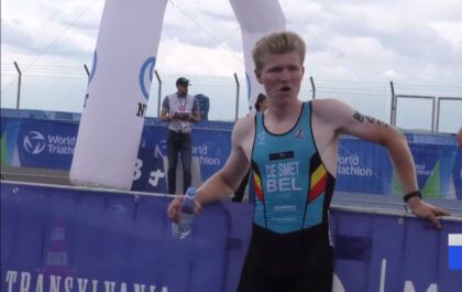 Thibaut De Smet gaf alles in Targu Mures en pakte zijn tweede wereldtitel op een week bij de beloften (foto: 3athlon.be)