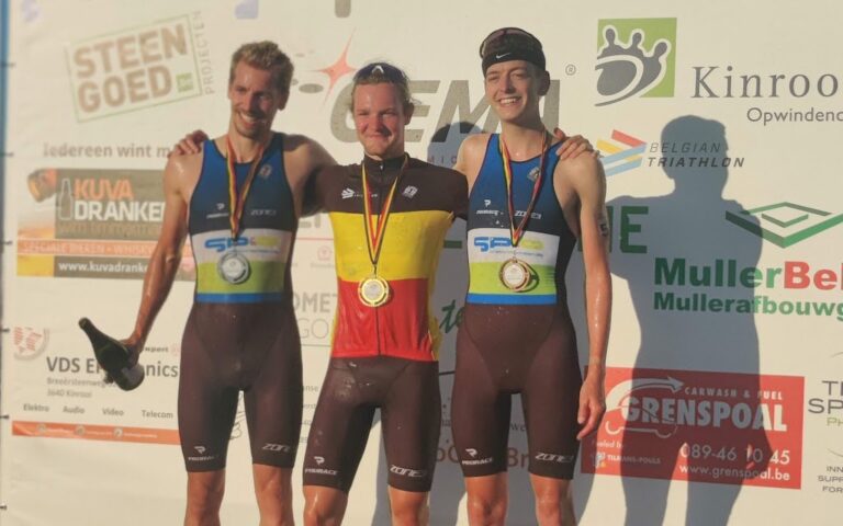 Een volledig SP&O podium op het BK in Kinrooi met Joran Driesen, kampioen Jonathan Wayaffe en Dieter Boeye (foto: 3athlon.be)