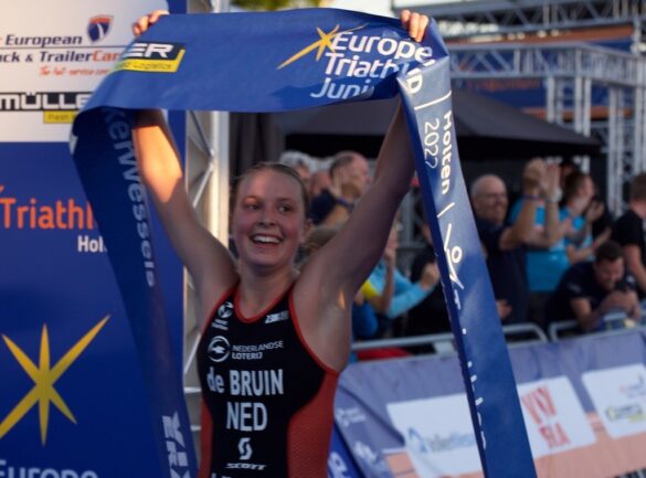 Luna De Bruin wint in Holten (foto: Triathlon Holten RR)