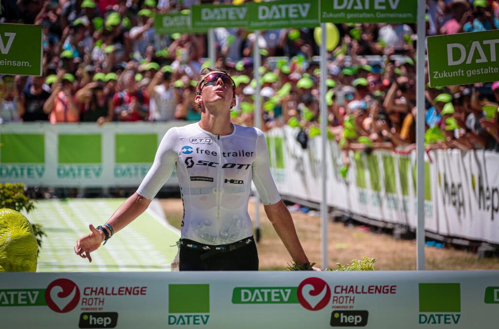Verrassende Magnus Ditlev blijft maar net boven parcoursrecord in Challenge Roth triatlon