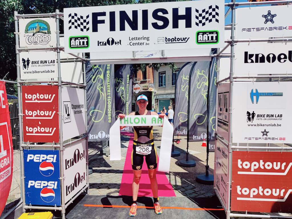Marleen van Roessel wint de Hageland Power Triathlon in Aarschot (foto: 3athlon.be)
