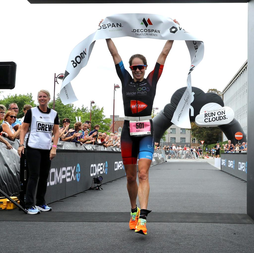 Katrien Verstuyft wint voor de derde keer de Decospan triatlon Menen (foto: 3athlon.be/David Pintens)