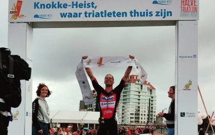 Simon De Cuyper wint de laatste Zwintriatlon in Knokke-Heist (foto: 3athlon.be)