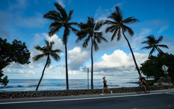 De legendarische Alii Drive in Kailua-Kona (foto: 3athlon.be/David Pintens)