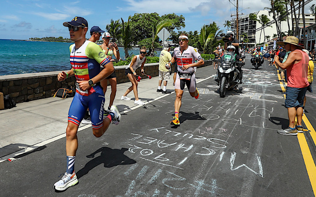 Gustav Iden op zijn On Cloudboom Echo 3 schoenen tijdens het WK Ironman in Hawaii (foto: 3athlon.be/David Pintens)