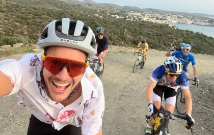 Jan Frodeno en Sebastian Kienle amuseren zich op de gravel in de SGRail100 in Girona (foto: Instagram Jan Frodeno RR)