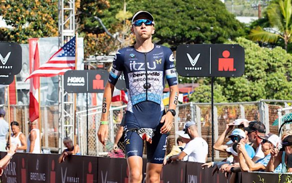 Kenneth Vandendriesshe 37ste aan de finish van het WK Ironman in Hawaii (foto: 3athlon.be/David Pintens)