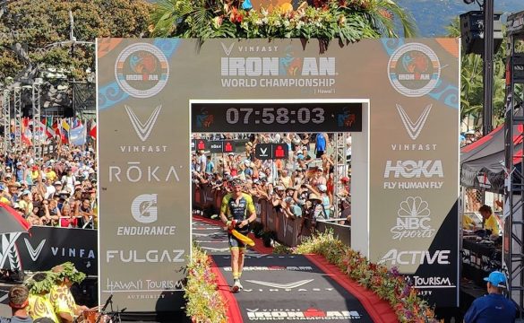 Sebastien Kienle voor de laatste keer aan de finish van de Ironman Hawaii (foto: 3athlon.be)