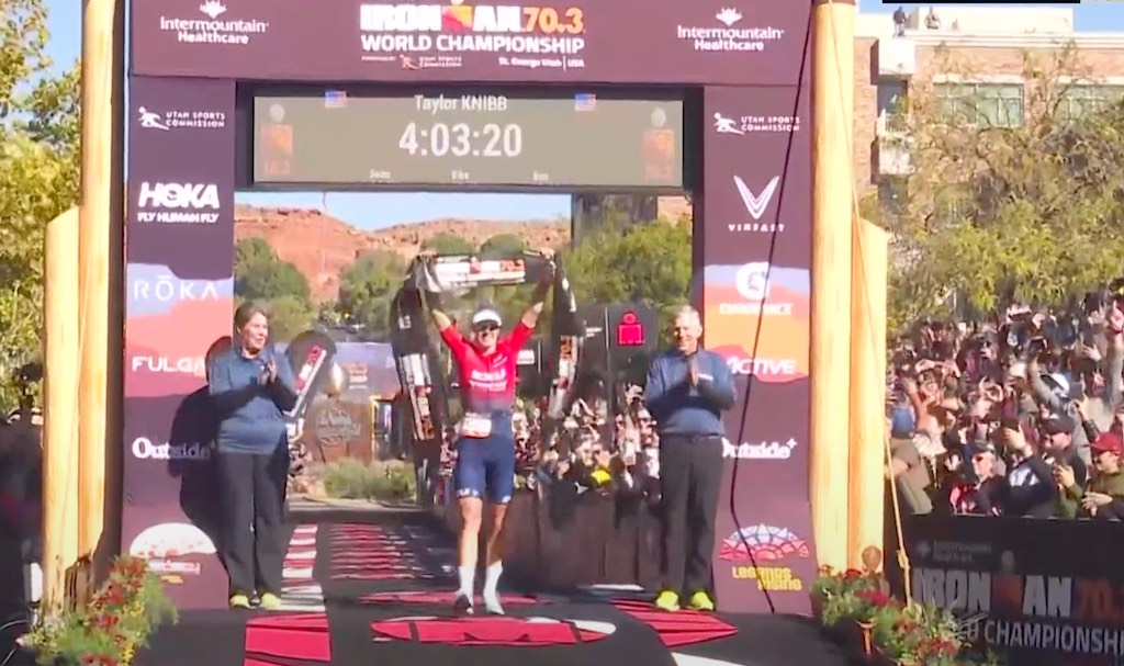 Taylor Knibb pakt eerste wereldtitel 70.3 Ironman triatlon in St-George na indrukwekkend fietsonderdeel