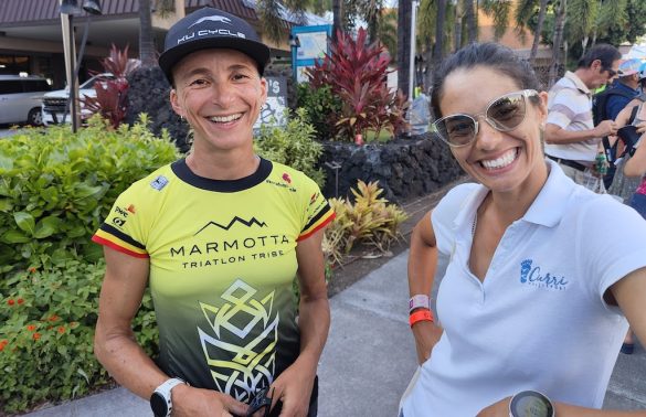 Valerie Van Hauwaert met pro-triatlete Betta Curridori in Hawaii (foto: 3athlon.be)