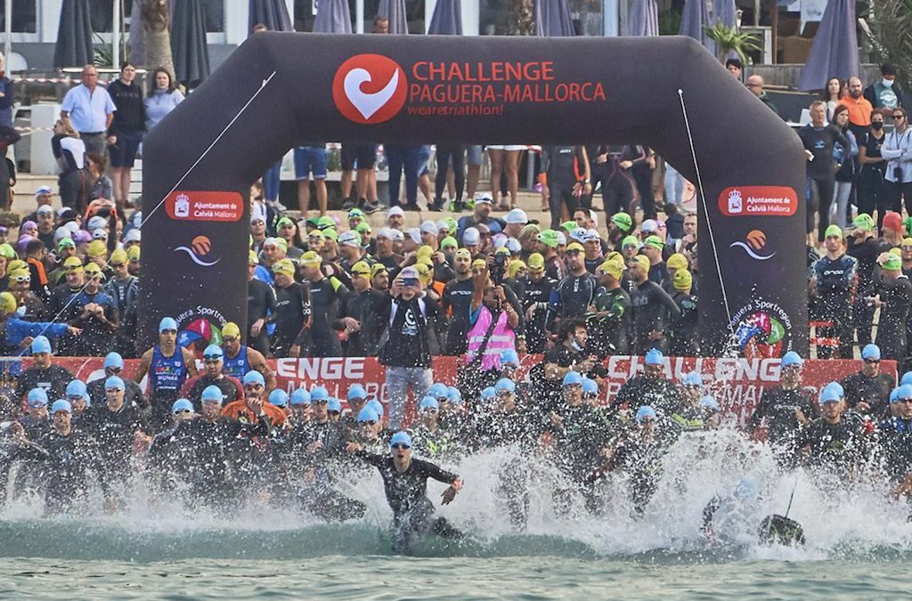 Belgische triatleten redden drenkeling uit zee bij parcoursverkenning Challenge Mallorca