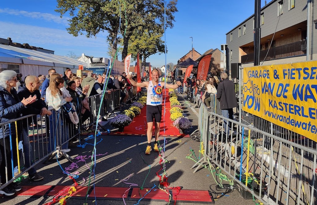 Triatleet Bart Borghs meldt zich voor De Hel met klinkende zege in marathon van Kasterlee