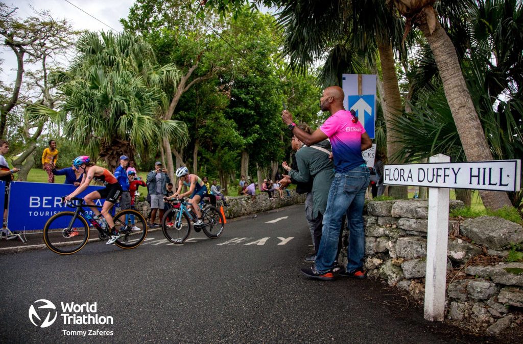 Flora Duffy trekt hele veld uit elkaar en pakt thuiszege in WTCS triatlon Bermuda