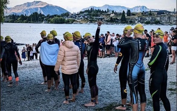 De start van de vrouwenrace in de Oceania Cup triatlon in Wanaka met Lotte Vandekerckhove (foto: Lotte Vandekerckhove RR)