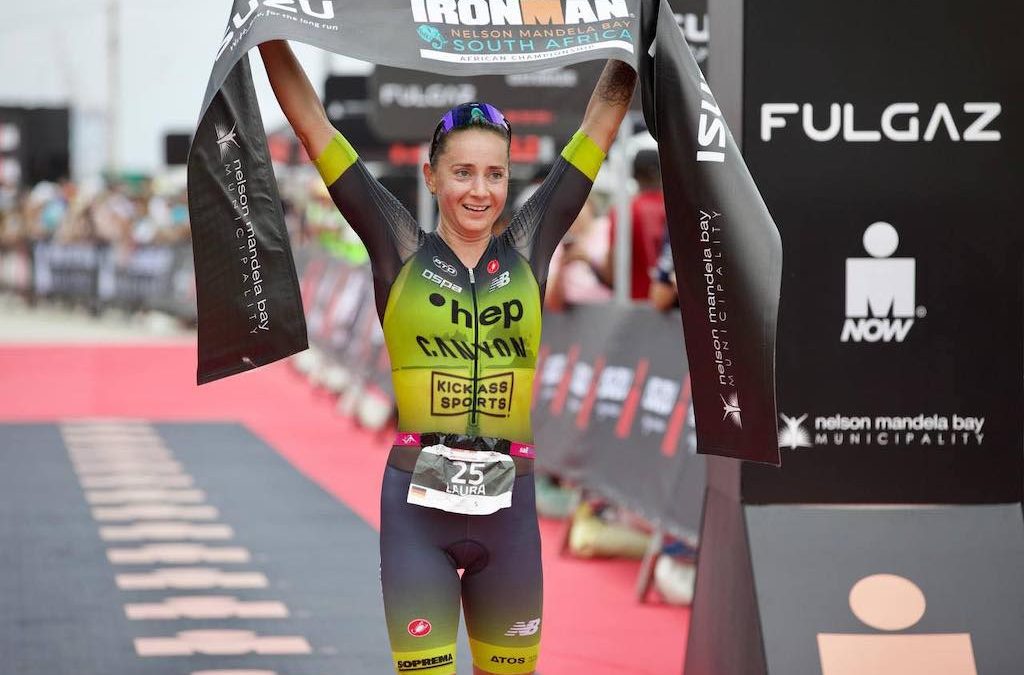 Franse triatleet wint ingekorte Ironman Zuid-Afrika, Laura Philipp maakt favorietenrol waar