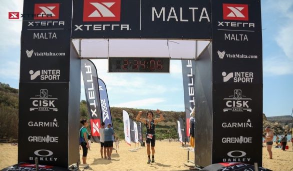 Milo Moens finisht als 7de in de Xterra Malta cross-triatlon (foto: Xterra Malta/Angie Conti RR)