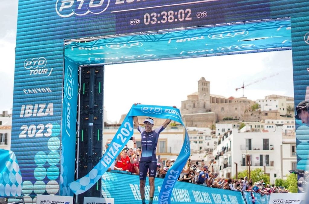 Ontketende Anne Haug wint PTO European Triatlon in Ibiza