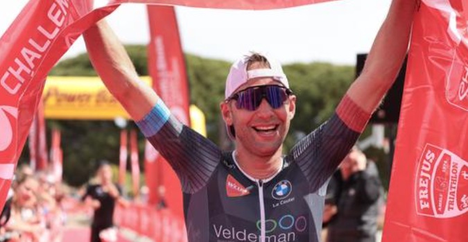 Triatleet Bart Aernouts klopt topfavoriet Sebastian Kienle en wint Challenge Frejus