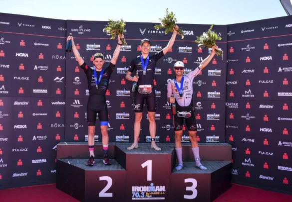 Niek Heldoorn, Nicolas Mann en Jordi Montraveta op het podium in Marbella (foto: 70.3 Ironman Marbella)