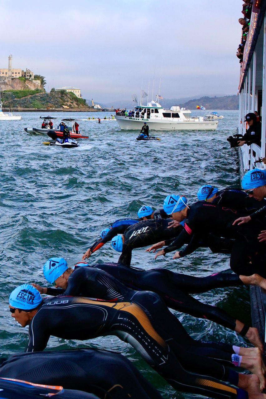 De iconische start vanaf de boot aan de voet van Alcatraz (foto: Escape From Alcatraz RR)