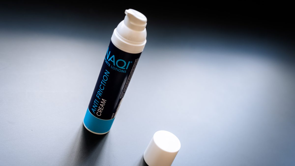 NAQI Anti Friction Cream beschermt je huid tijdens de urenlange trainingsarbeid.