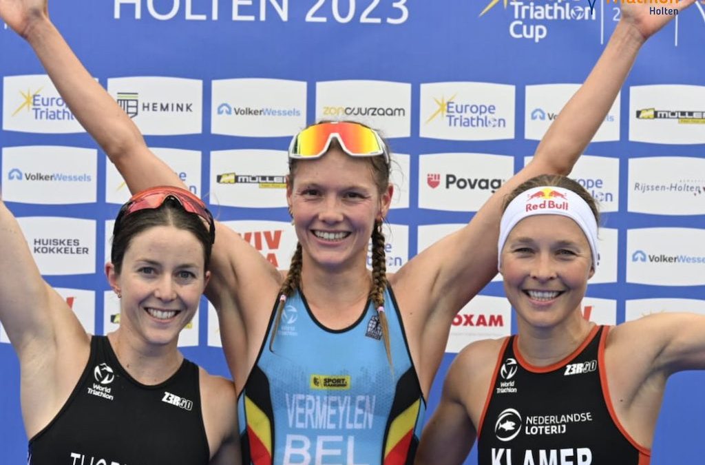 Jolien Vermeylen wint Europe Triathlon Cup in Holten na spannend sprintduel met Rachel Klamer
