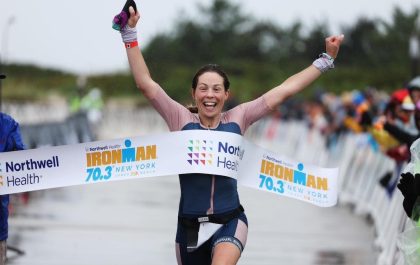 De Canadese Evelyne Papillon won de 70.3 Ironman New York in de gietende regen (foto: Ironman)