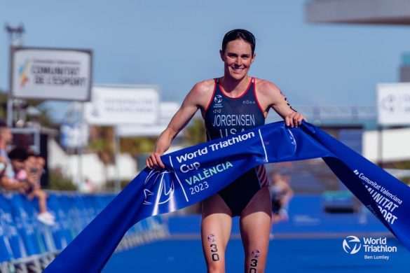 Gwen Jorgensen wint de World Cup triatlon in Valencia (foto: World Triathlon/Ben Lumley)