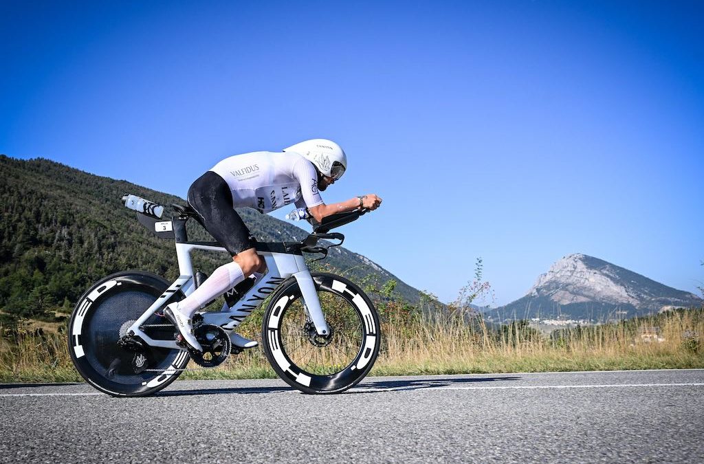 Sam Laidlow klasse te sterk in WK Ironman in Nice, Pieter Heemeryck ingestort halfweg fietsen