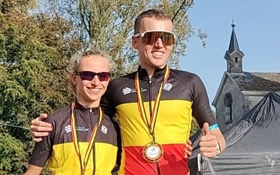 Jeanne Dupont en Arnaud Dely met de Belgische kampioenentrui op het BK duatlon in ocquier (foto: LF3 RR)