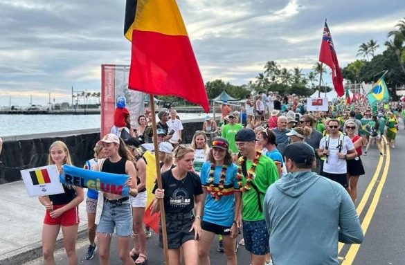 De Belgische delegatie triatletes tijdens de Nations Parade in Kona, Hawaii (foto: Liana Docquir RR)
