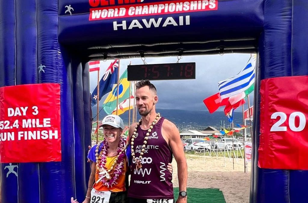 Simon Cochrane wereldkampioen Ultraman triatlon, als eerste onder 21 uur in Hawaii